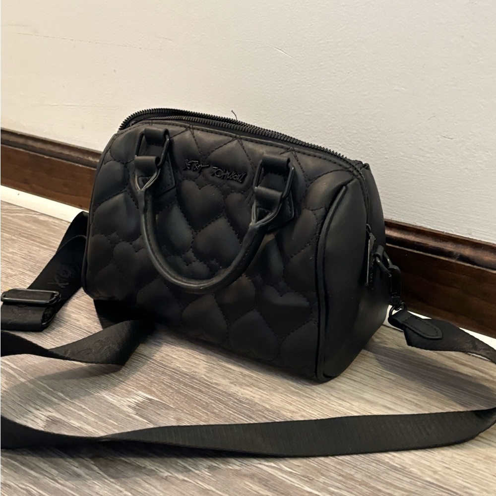 Black Heart puffer Quilted Women's Bag (Betsey Johnson)